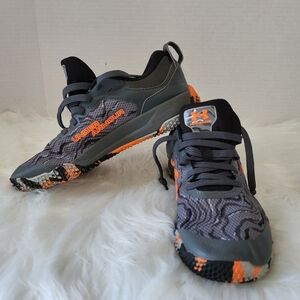 KIDS Under Armour sneakers Size 3.5